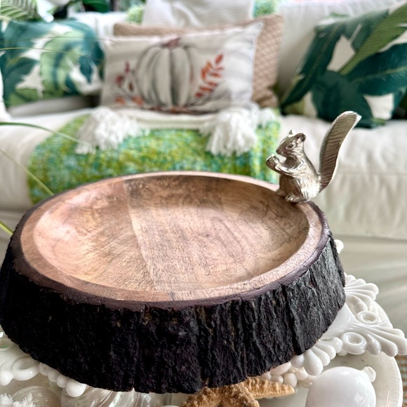 New! Sweet Silver Squirrel Solid Wood Nut Bowl Bark Like Wood - Picture 4 of 8